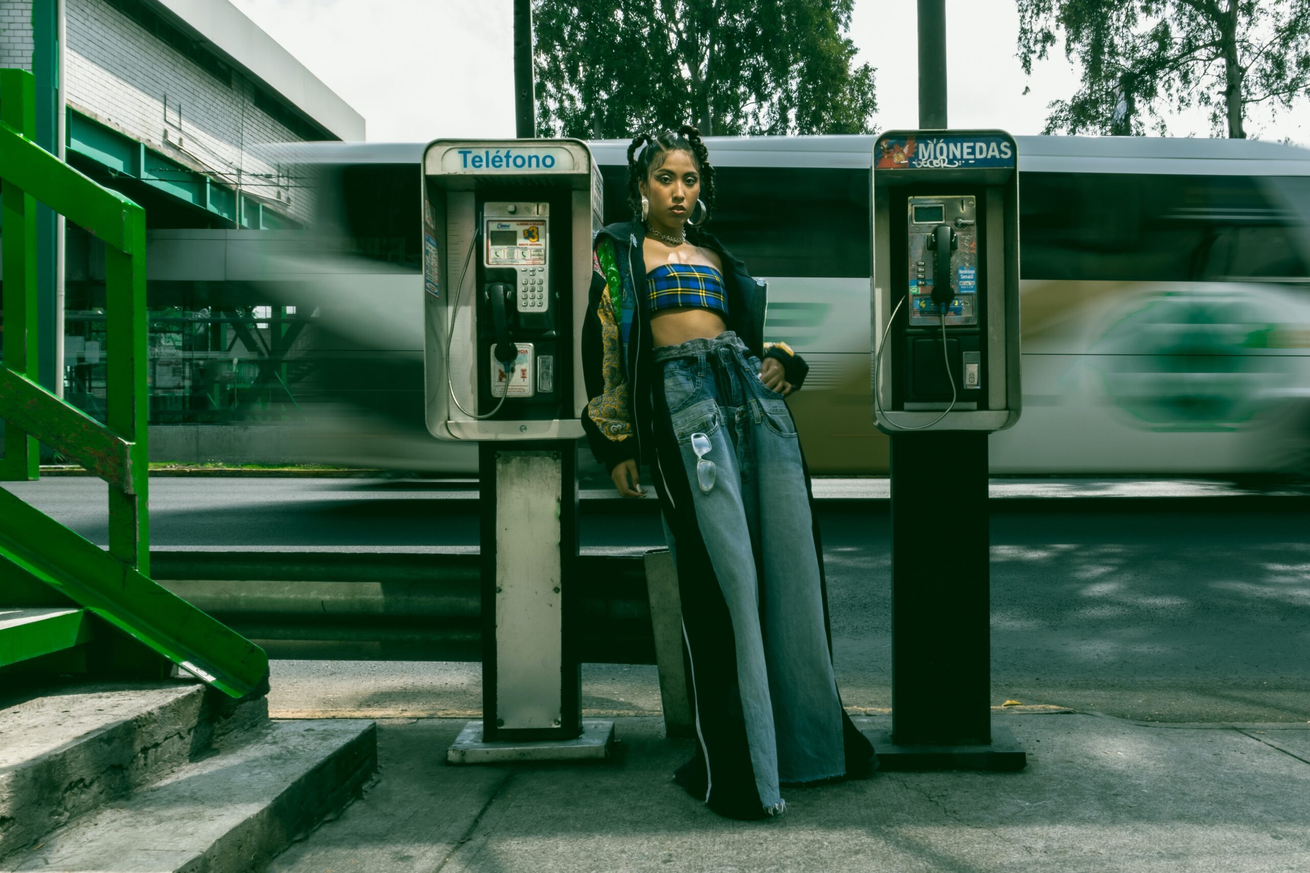 Effortless Elegance: Embrace the Loose & Laid-Back Baggy Trend!